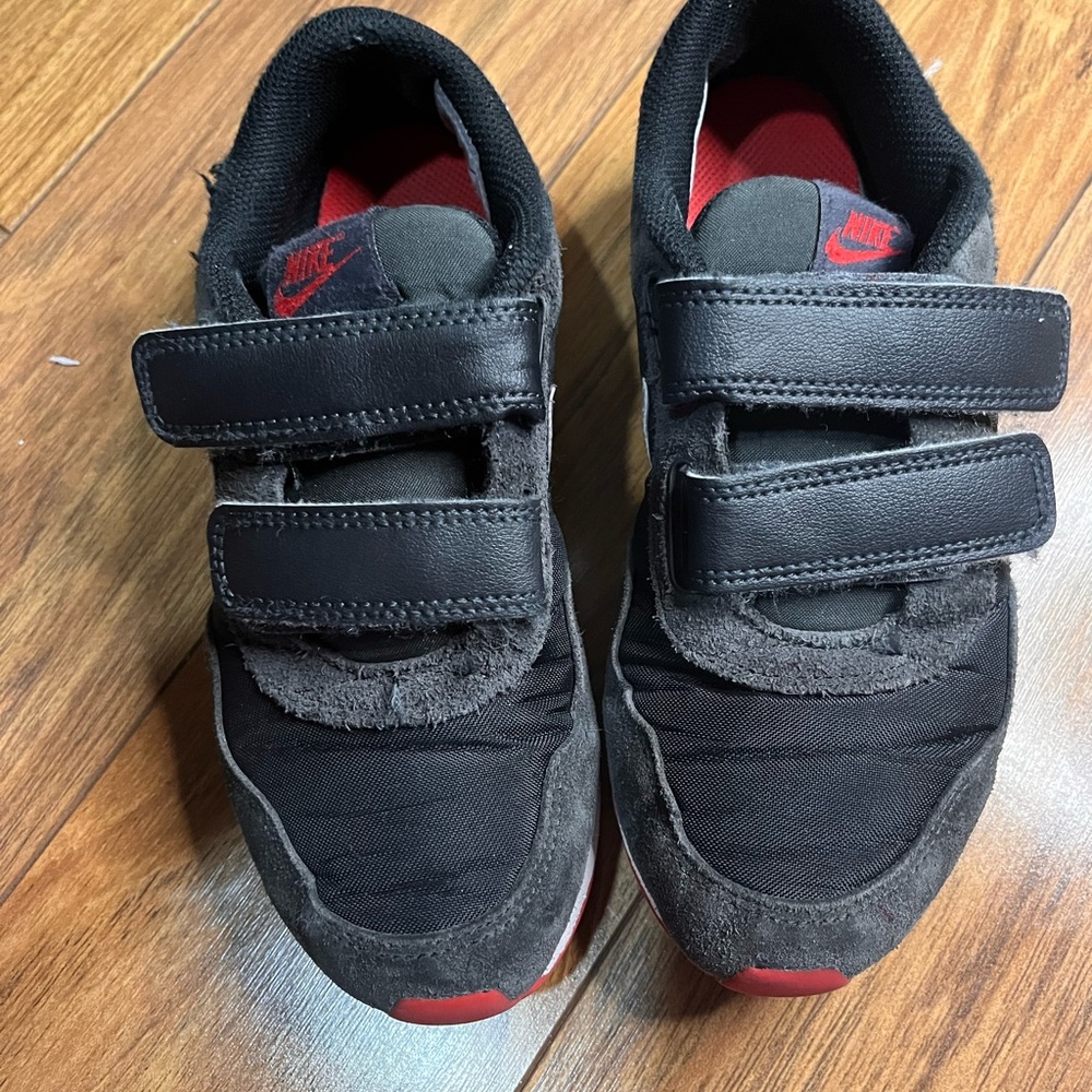 Nike Velcro Althetic Kids Shoe Size 1.5Y